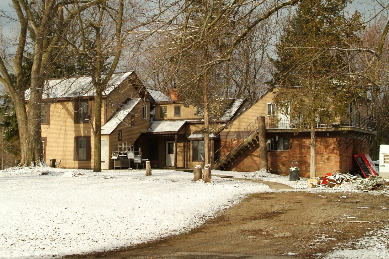 Foto del edificio - 3820 Pontiac Lake Rd
