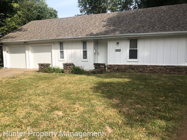 Building Photo - 4 br, 1.5 bath House - 1609 W Broadmoor St