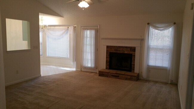 Foto del edificio - STEP-LESS RANCH IN GREAT TEMPLE/VILLA RICA...