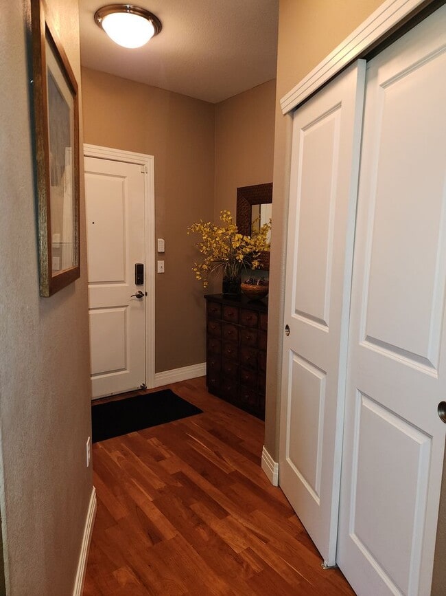 Foto del edificio - LOCATION, FULLY FURNISHED and LUXURY! Cher...