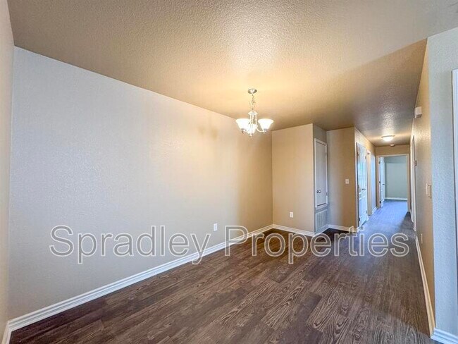 Foto del edificio - 735B E Ridge Blvd