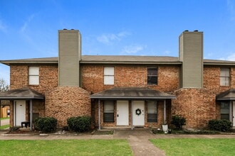 Building Photo - 5927 Shadydell Dr