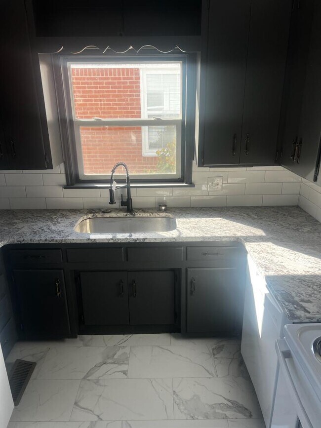 Foto del edificio - 4518 E 27th St