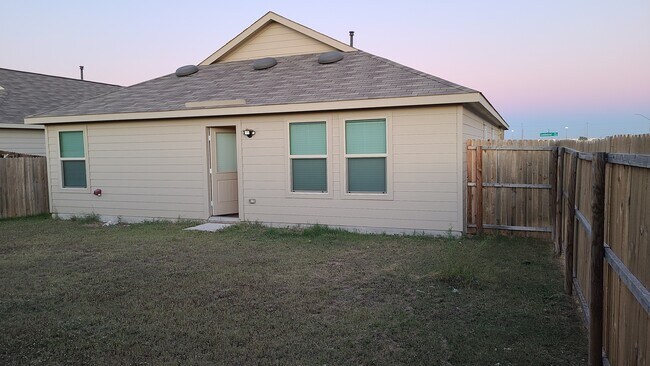 Foto del edificio - 14301 Saddlebred Way