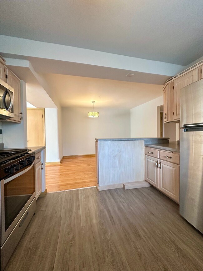 Foto del edificio - 6940 Jamieson Ave