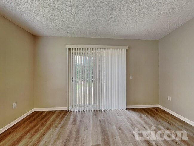 Foto del edificio - 649 Doe Cove Pl