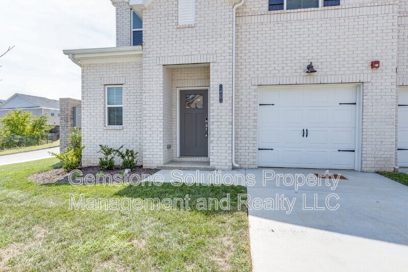 Foto principal - 204 Douglas Bend Rd