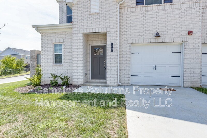 Photo - 204 Douglas Bend Road