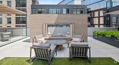 Building Photo - 833 Van Cliburn Way