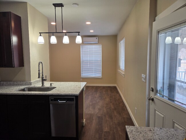 Foto del edificio - 105 Elbow Ct