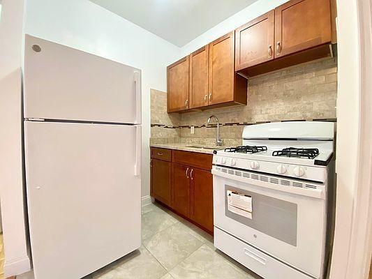 Foto del edificio - 2 bedroom in BRONX NY 10463