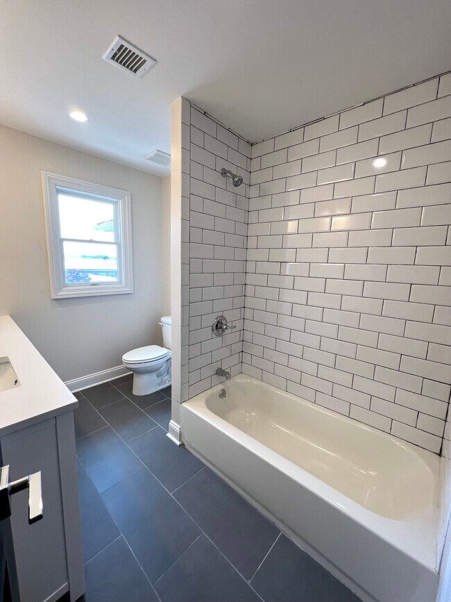 2nd Bath - 52 Liberty St