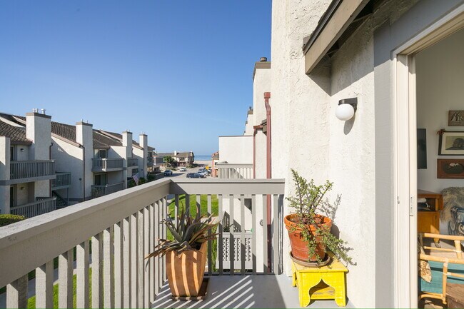 Building Photo - 3042 Sunset Ln