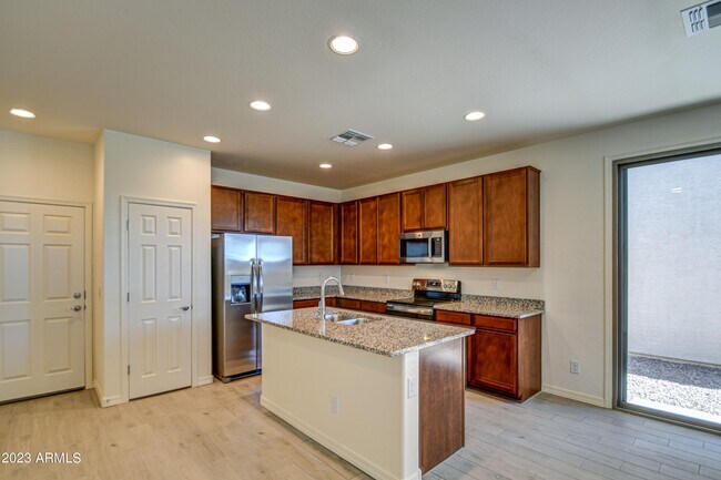 Building Photo - 1460 E Sparrow Dr