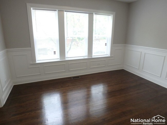 Building Photo - 2858 N Harding Ave