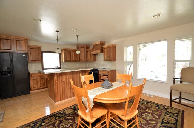 Cocina - 706 S 600 E