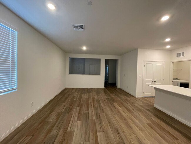 Building Photo - Henderson - River Mountain Trails- Single ...