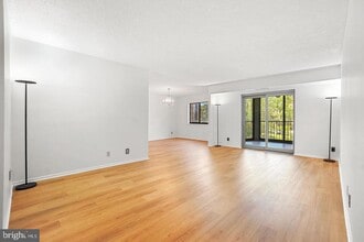 Building Photo - 5902 Mt Eagle Dr
