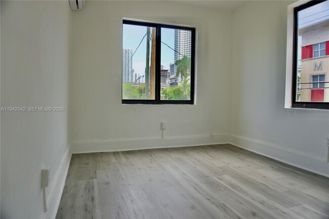 Building Photo - 337 SW 5th Ave