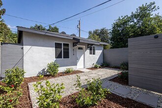 Building Photo - 816 N Keystone St Building Photo - 816 N Keystone St