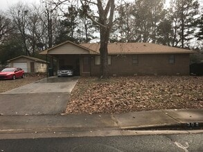 Building Photo - 308 E Gum St