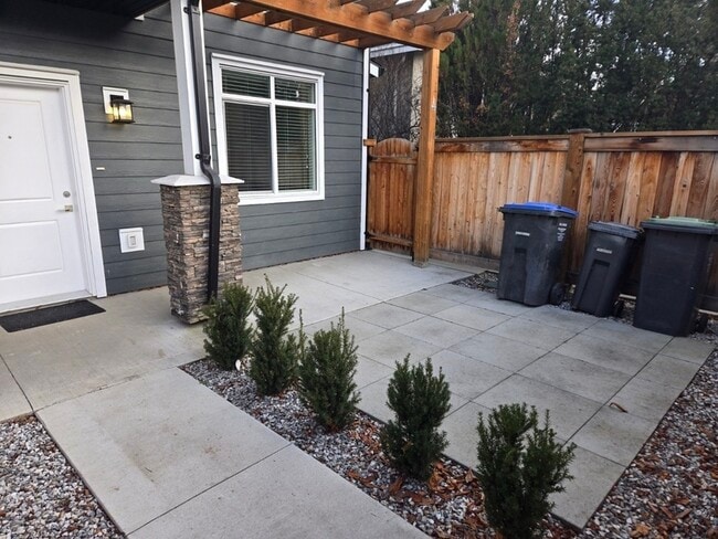 Building Photo - 834 Cadder Ave