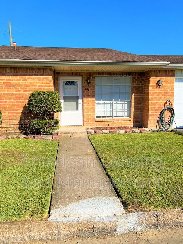 Primary Photo - 971 Park Meadow Dr