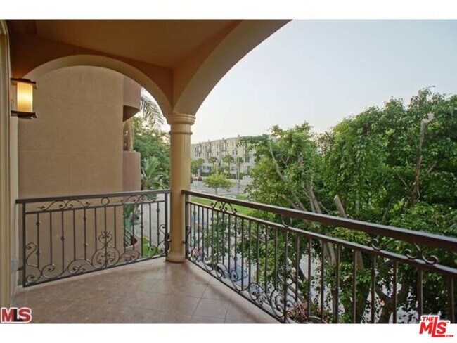 Foto del edificio - 8612 Burton Way