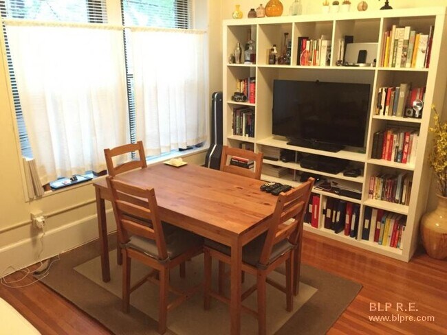 Foto del edificio - 1382 Beacon St