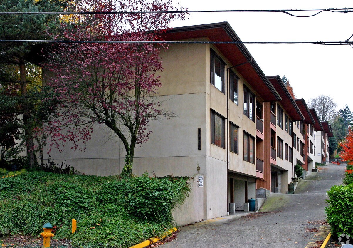 Foto del edificio - Arbutus Apartments