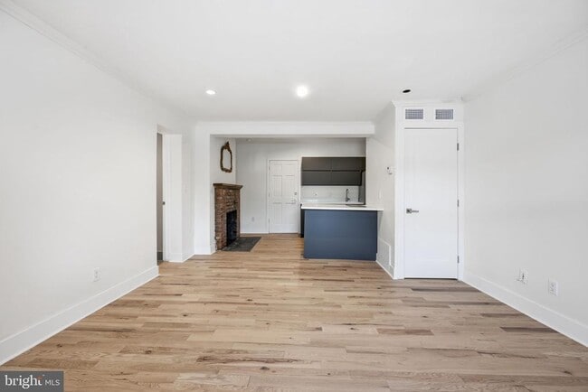 Building Photo - 1419 Wisconsin Ave NW