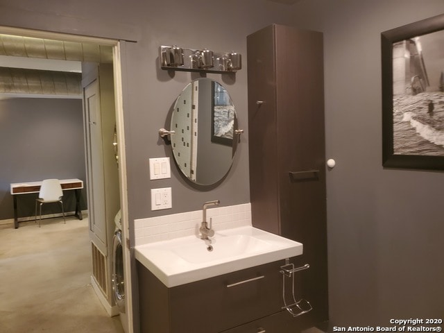 Building Photo - 8058 Broadway St