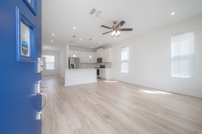 Building Photo - 2703 W Fig St