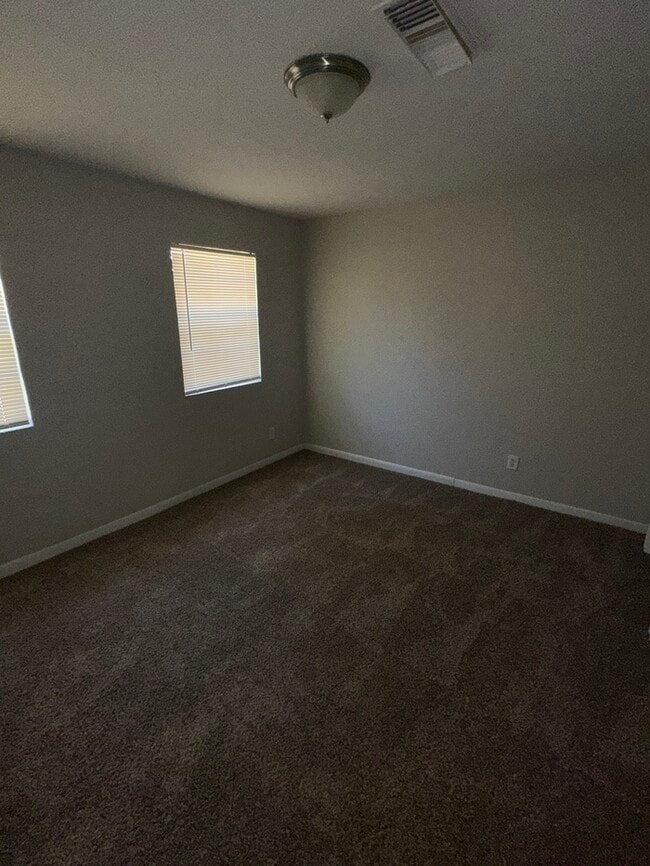 Foto del edificio - 8 Lanes End