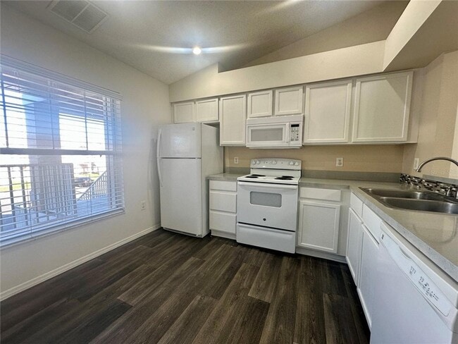 Building Photo - 13348 Fairway Glen Dr