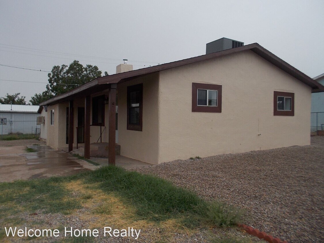 Primary Photo - 3 br, 1 bath House - 8 Malpais Ave