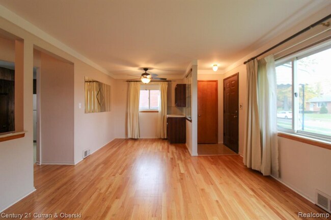 Foto del edificio - 32713 Cambridge St