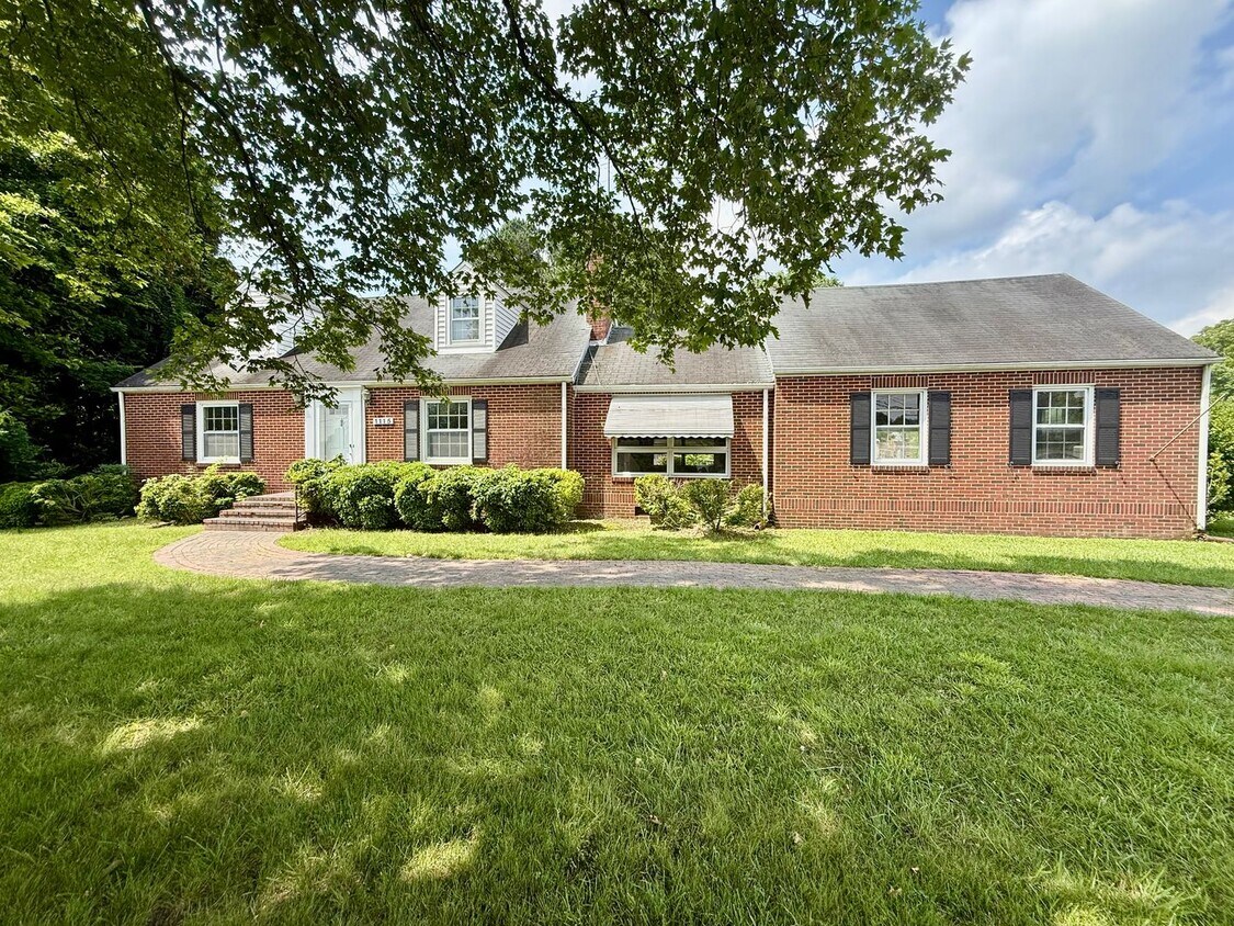 Primary Photo - Three bedroom, 1.5 bath house in Graham