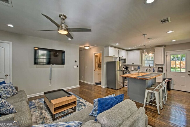 Building Photo - 1093 Edgefield Dr SW