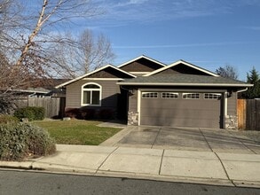 Building Photo - 1575 SW Yucca Dr