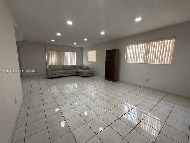 Foto del edificio - 13701 SW 84th St