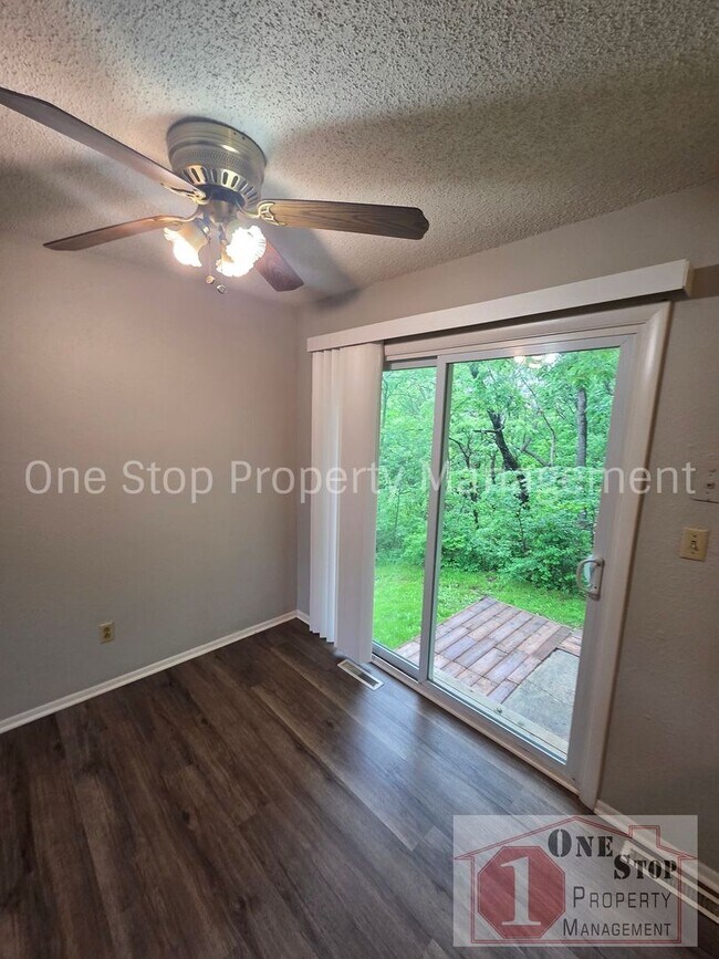 Foto del edificio - Renovated 3-bedroom, 2-bathroom home in Lee's Summit!