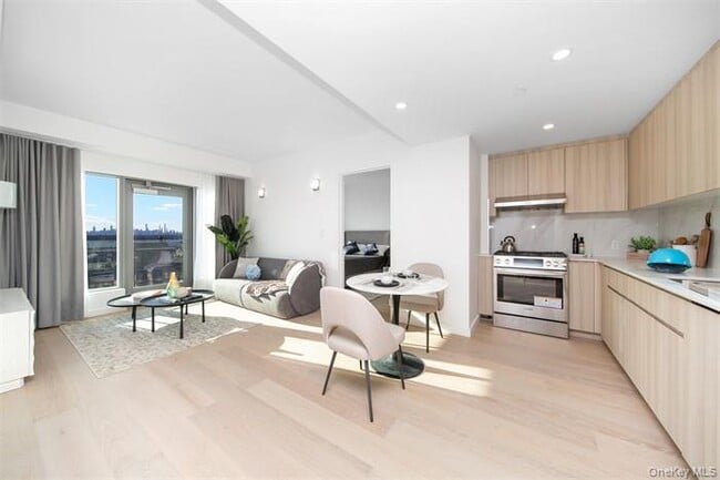 Foto del edificio - 33-71-71 Prince St