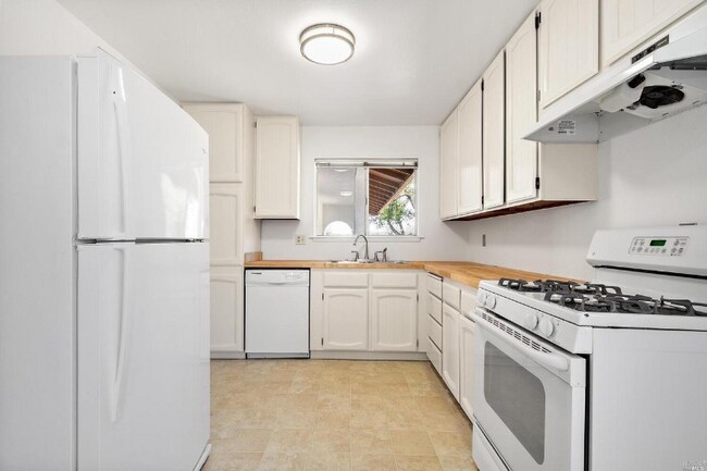 Building Photo - 484 Crivelli Dr