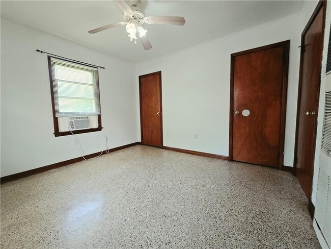 Building Photo - 720 Oaklawn Dr