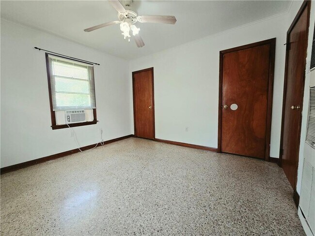 Foto del edificio - 720 Oaklawn Dr