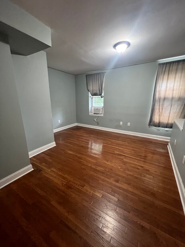 Building Photo - 431 E Girard Ave