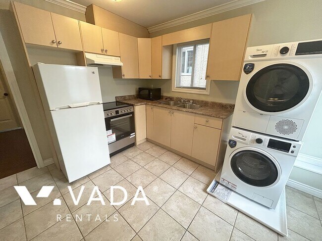 Photo du bâtiment - 1 Bedroom Basement Suite Rental 1-1152 Eas...