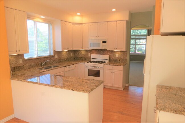 Building Photo - 4020 New Haven Ct