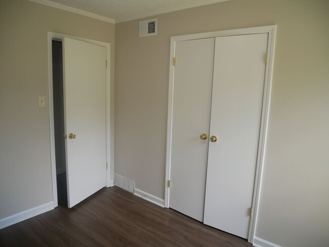 Building Photo - 1750 Brown Cove